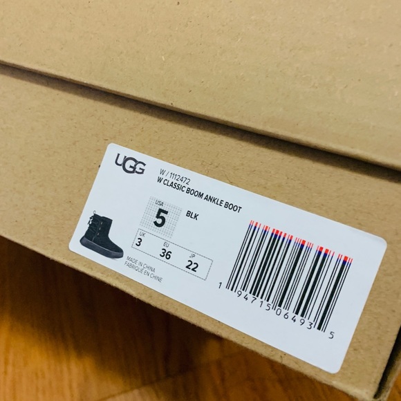 Authentic UGG BOOM Ankle lace back boots NIB - Picture 11 of 13